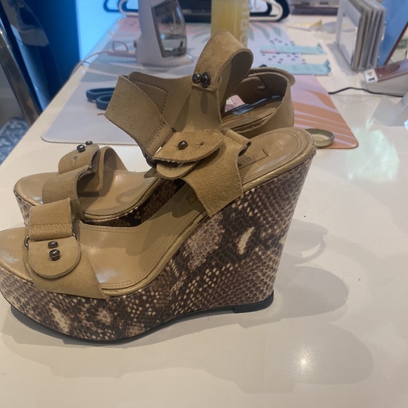 BCBG Maxazria women’s shoes platform - Picture 2 of 5